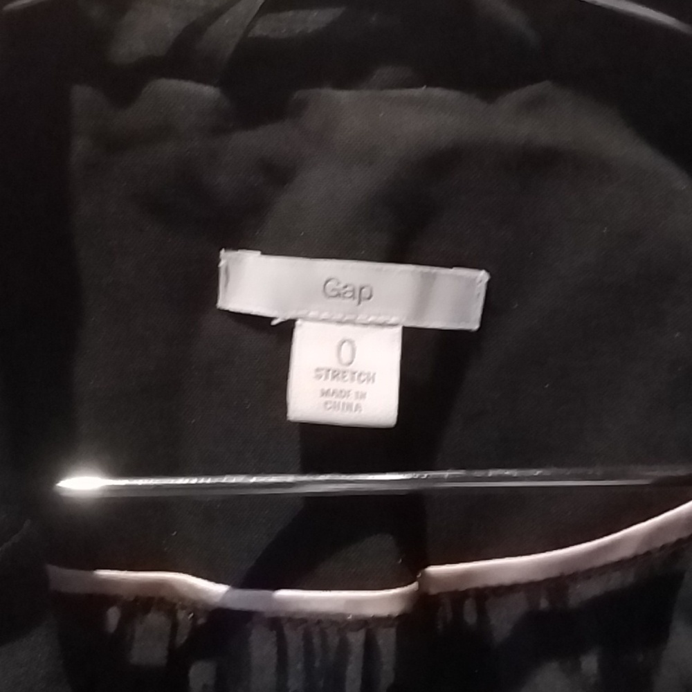 Women's multi functional pocket black blazer from Gap- size 0 (stretch). - Picture 2 of 6